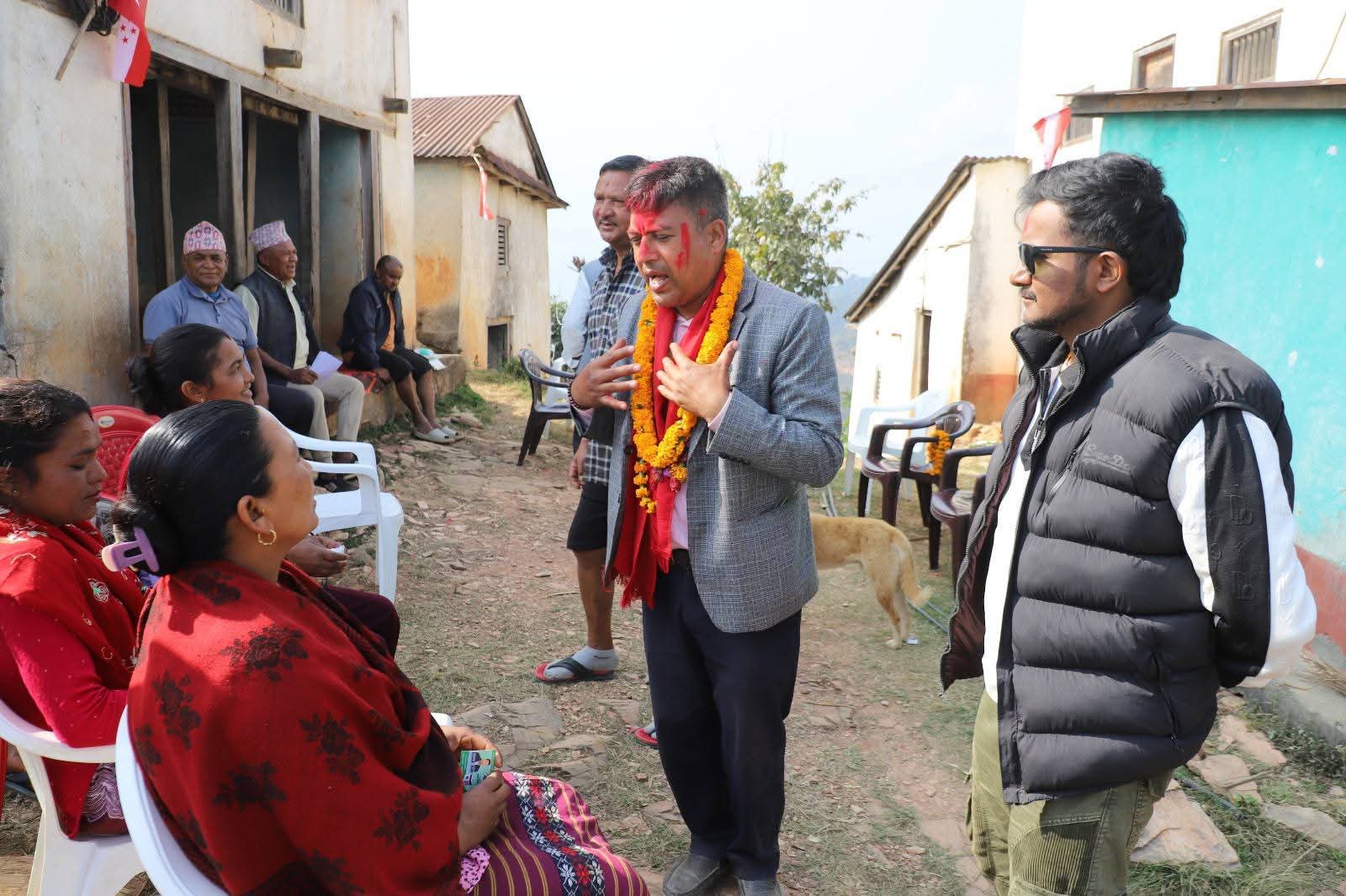 कांग्रेस उमेदवार हिमालदत्त निरन्तर जनताको दैलोमा !