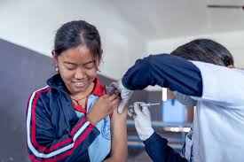  आइतबारदेखी किशोरीलाई पाठेघरको मुखको क्यान्सरविरुद्धको एचपीभी खोप लगाइने