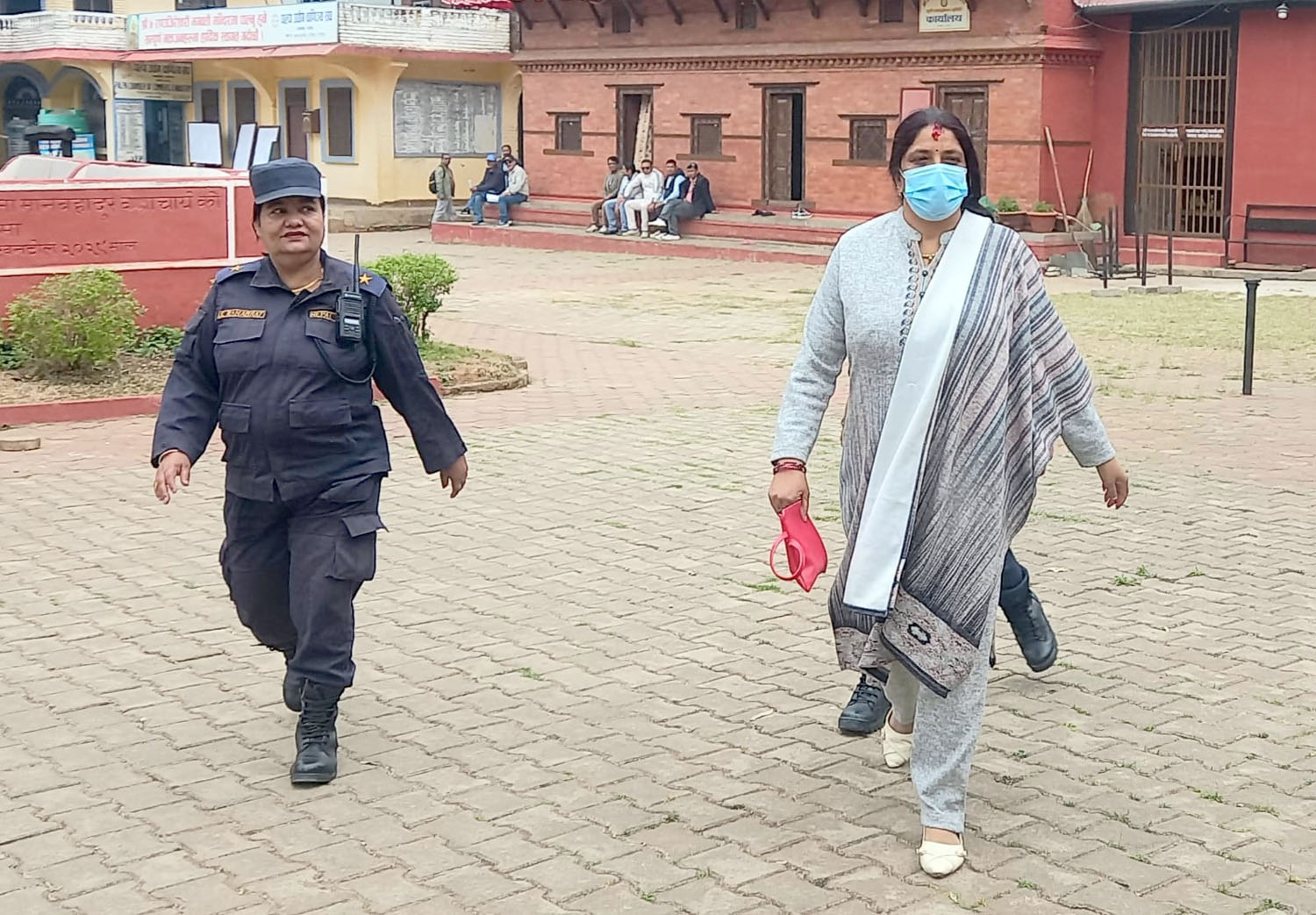 अभद्र व्यवहार गरेको आरोपमा व्यवसायी रेग्मी पक्राउ